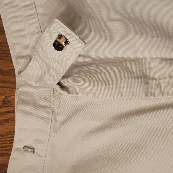 Old Navy khaki shorts - Picture 5 of 6